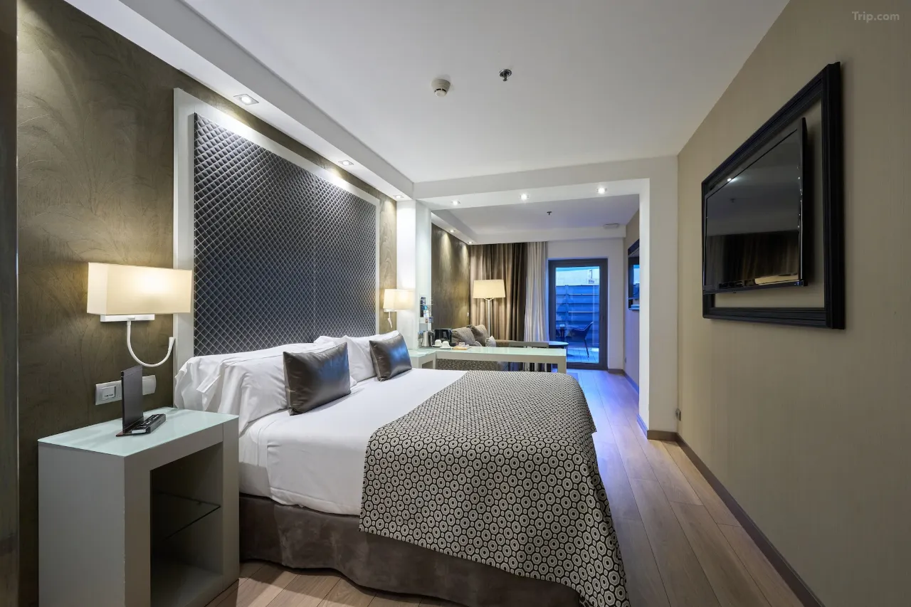 Junior Suite — Trip.com listing photograph
